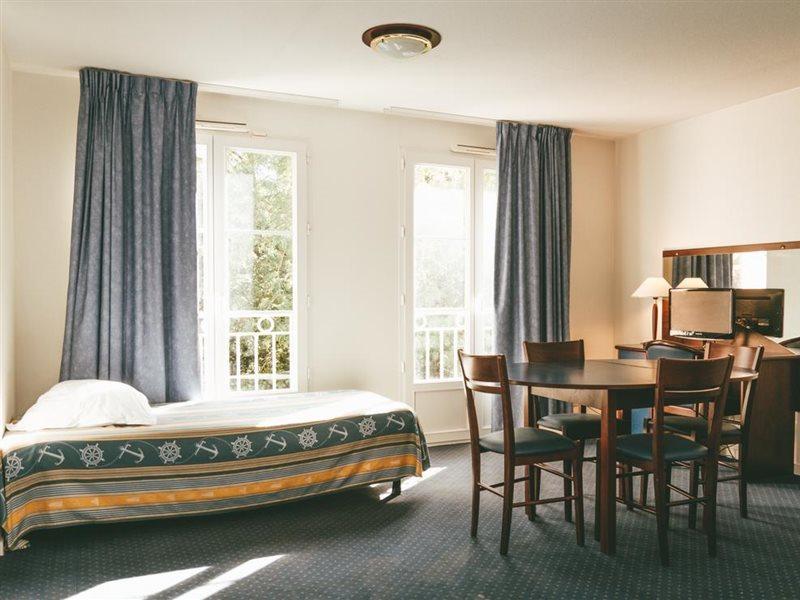 Terres De France - Appart'Hotel La Roche-Posay Bagian luar foto