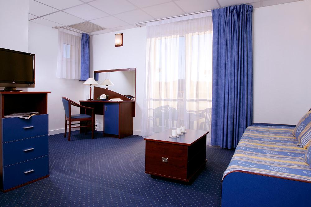 Terres De France - Appart'Hotel La Roche-Posay Bagian luar foto
