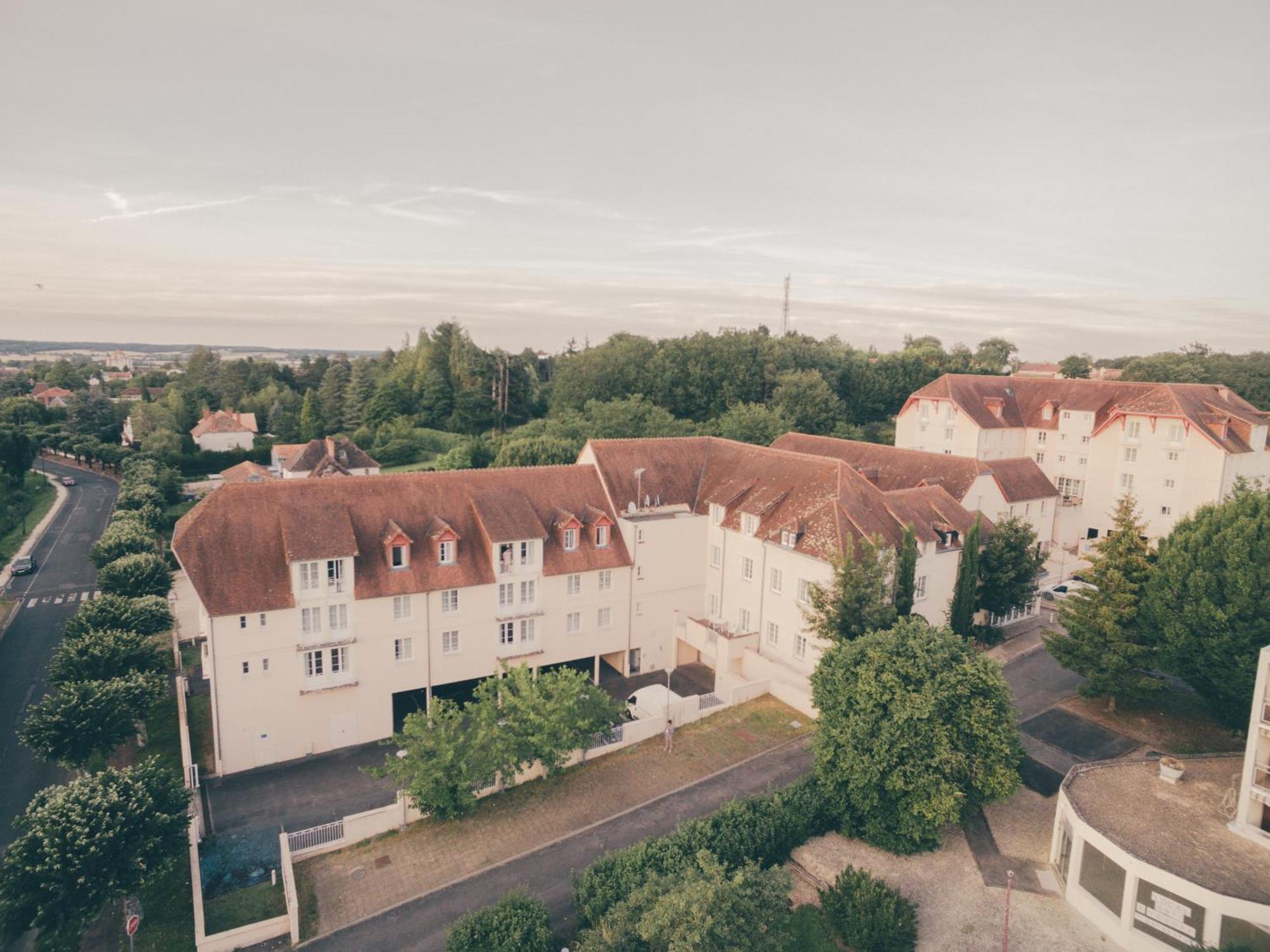 Terres De France - Appart'Hotel La Roche-Posay Bagian luar foto