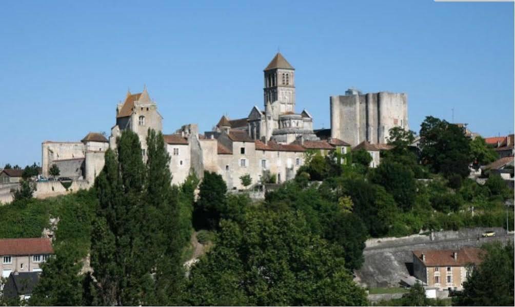 Terres De France - Appart'Hotel La Roche-Posay Bagian luar foto